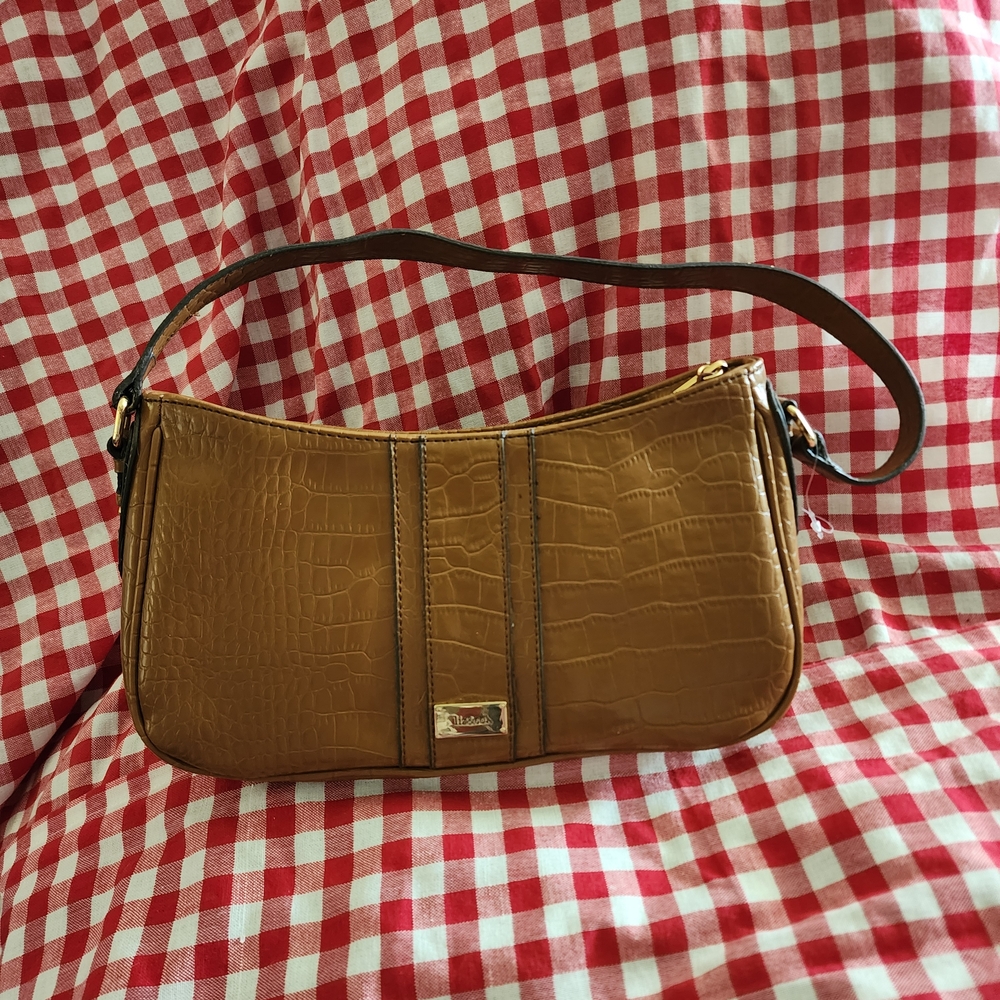 Elegant Tan Crocodile-Embossed Shoulder Bag